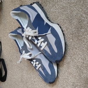 New Balance 327 in Vintage Indigo